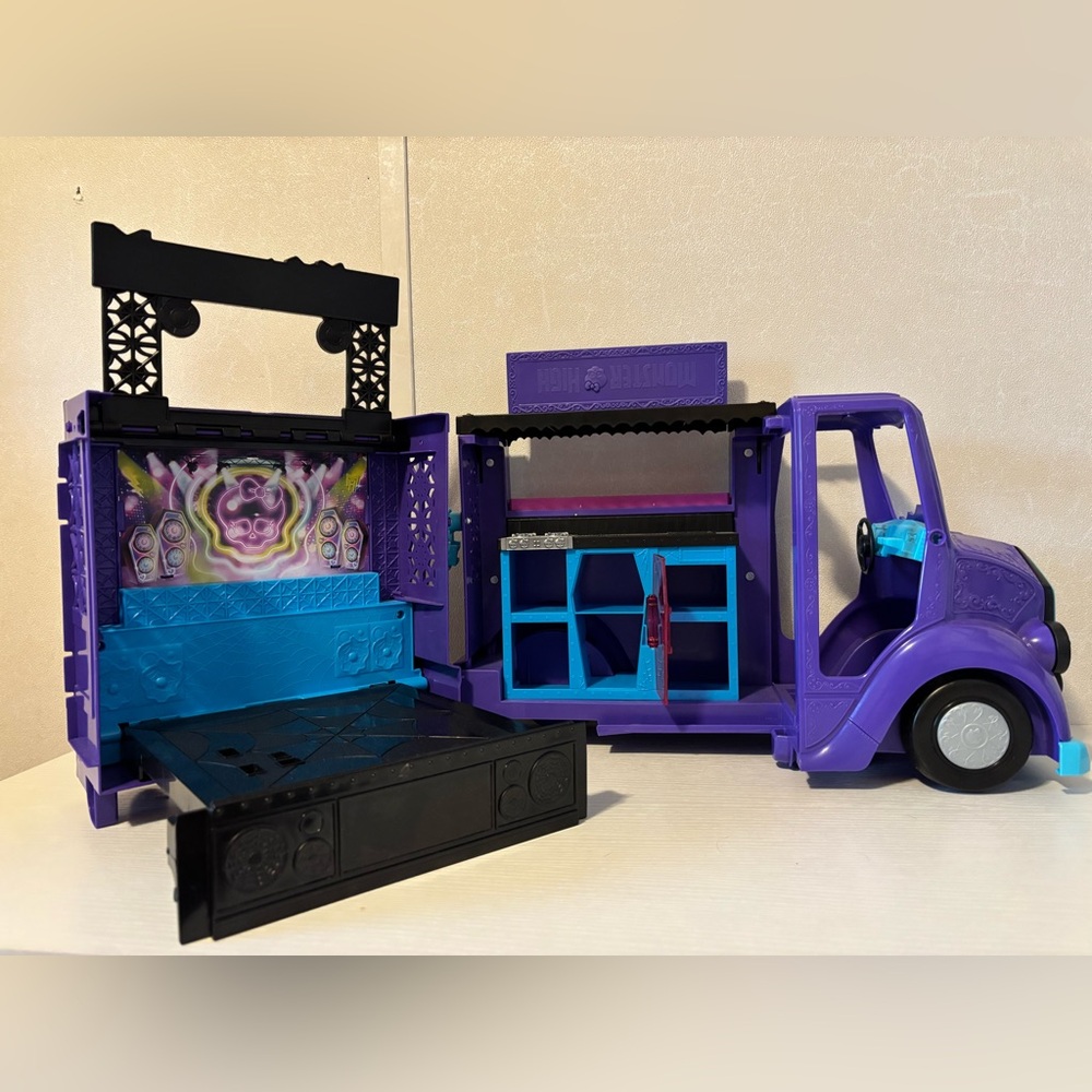 Monster High | Purple Toy Vehicle with Bat Design - Picture 3 of 7